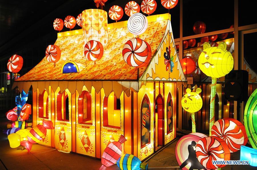 Photo taken on Feb. 17, 2019 shows colorful lanterns at a temple fair in Bozhou, east China\'s Anhui Province. With the approaching of the Lantern Festival, many places across the country are decorated by colorful lanterns. (Xinhua/Zhang Yanlin)