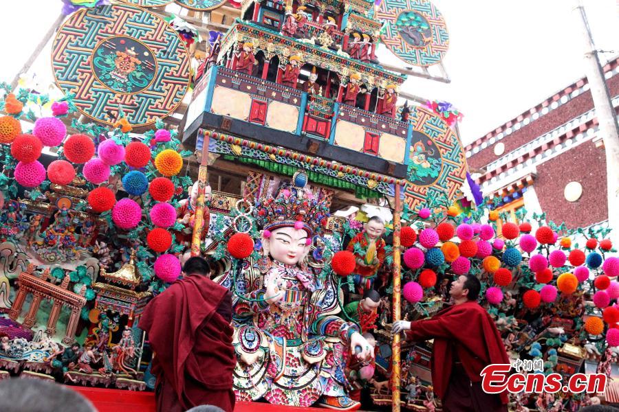 Buddha statues made of yak butter are displayed at the Ta\'er (Kumbum) Monastery in Huangzhong County, Northwest China\'s Qinghai Province, Feb. 19, 2019. Handmade by lamas in the shapes of Buddha figurines, trees, flowers, birds and animals, they are crafted at the monastery known for the most advanced butter sculpting techniques. (Photo: China News Service/Zhang Tianfu)