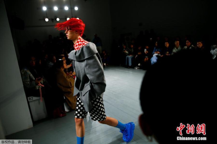 A model presents a creation during the pushBUTTON catwalk show at London Fashion Week Women\'s A/W19 in London, February 19, 2019. (Photo/Agencies)