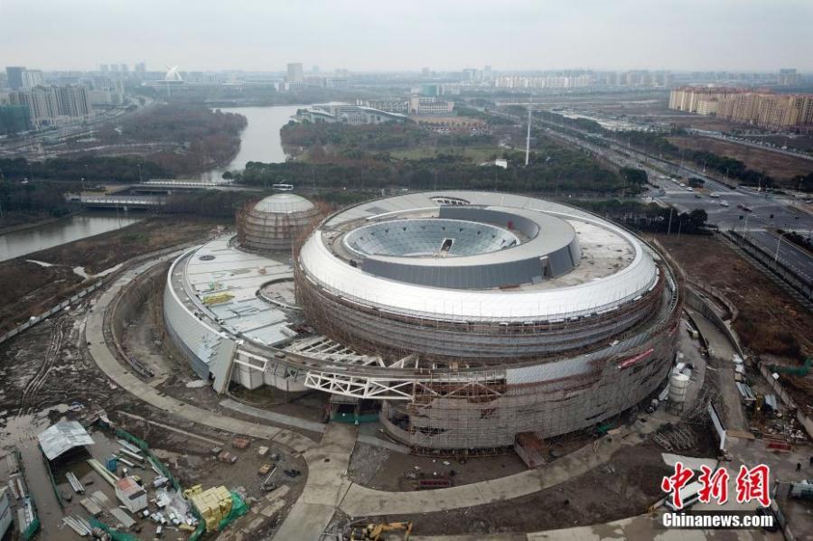 An aerial photo shows the Shanghai Planetarium on Feb. 20, 2019. All of the main steel structure projects of the Shanghai Planetarium were completed on Tuesday. Located in Lingang in Pudong New Area, the Shanghai Planetarium will be the world\'s largest with a total area of 38,164 square meters when it officially opens in 2020. The main idea behind the design of the planetarium is influenced by astronomical principles like orbital motion. (Photo: China News Service/Zhang Hengwei)