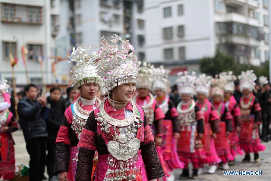 People of the Miao ethnic group dance to the Lusheng, a reed-pipe wind instrument, to celebrate their new life at the relocated Fengle community in Rongjiang County, southwest China\'s Guizhou Province, Feb. 21, 2019. The relocated ethnic Miao people from remote areas to the community held a gathering Thursday by inviting neighboring Miao villages\' Lusheng teams to celebrate their new life.(Xinhua/Huang Wanxin)