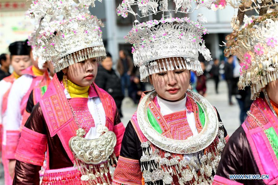 People of the Miao ethnic group dance to the Lusheng, a reed-pipe wind instrument, to celebrate their new life at the relocated Fengle community in Rongjiang County, southwest China\'s Guizhou Province, Feb. 21, 2019. The relocated ethnic Miao people from remote areas to the community held a gathering Thursday by inviting neighboring Miao villages\' Lusheng teams to celebrate their new life.(Xinhua/Wang Bingzhen)