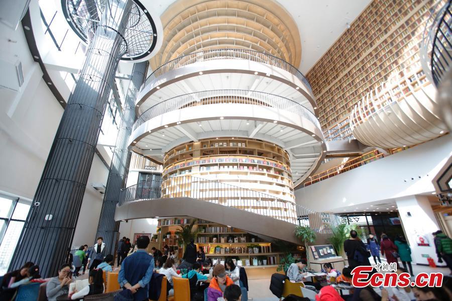 People visit Zhongchuang Bookstore in Harbin, Heilongjiang Province, Feb. 24, 2019. The bookstore has become a new favorite hangout for book lovers. (Photo: China News Service/Lv Pin)
