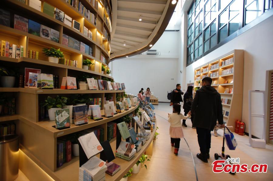 People visit Zhongchuang Bookstore in Harbin, Heilongjiang Province, Feb. 24, 2019.  (Photo: China News Service/Lv Pin)