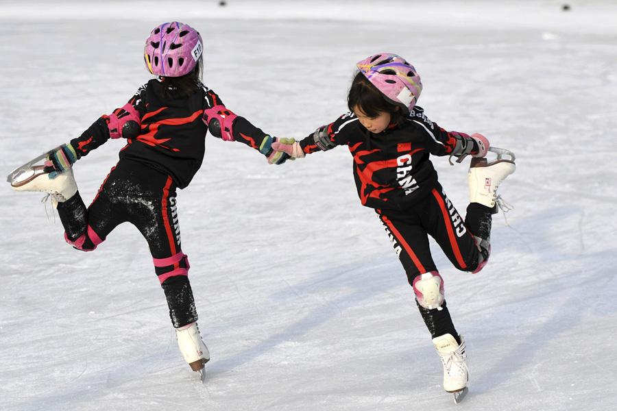 tudents at Beijing Yanqing Taipingzhuang Central Primary School practice skating on the ice rink. (Photo/Xinhua)
According to Ding, pouring of ice is usually carried out in the middle of the night. If the weather is bad (high temperature), they will spend the whole night doing it.

The hard work done by Ding and the teachers is rewarding.

Almost all the students in Taipingzhuang Central Primary School have learned to skate. And many students have already participated in competitions in Yanqing district, with many achieving good rankings.