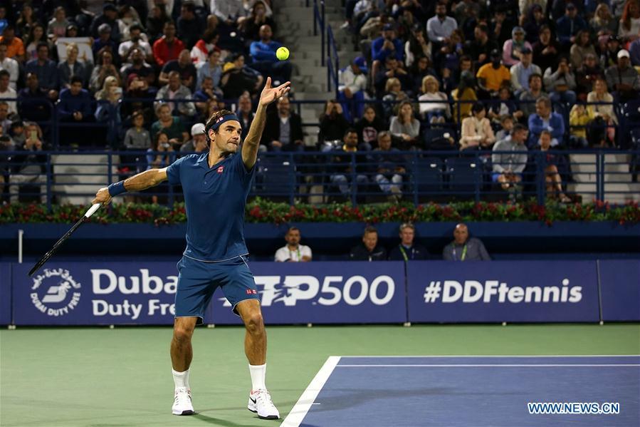 Roger Federer of Switzerland serves during the singles first round match between Roger Federer of Switzerland and Philipp Kohlschreiber of Germany at the ATP Dubai Duty Free Tennis Championships 2019 in Dubai, the United Arab Emirates, Feb. 25, 2019. Roger Federer won 2-1. (Xinhua/Mahmoud Khaled)