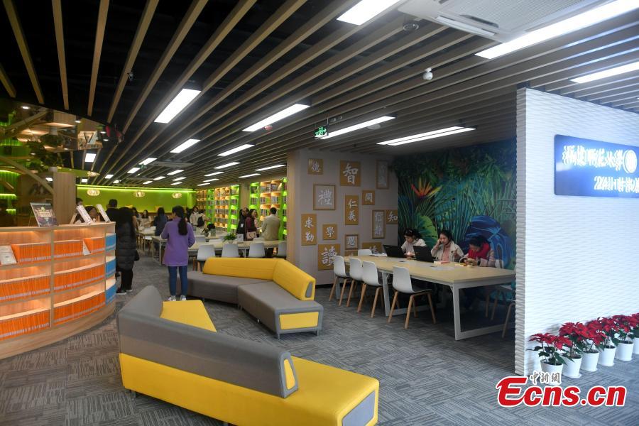 The 24-hour study room in Qishan campus of Fujian Normal University in Fuzhou City, East China\'s Fujian Province, Feb. 27, 2019. The room that never closes includes sleeping cabins and a space management system. (Photo: China News Service/Lyu Ming)
