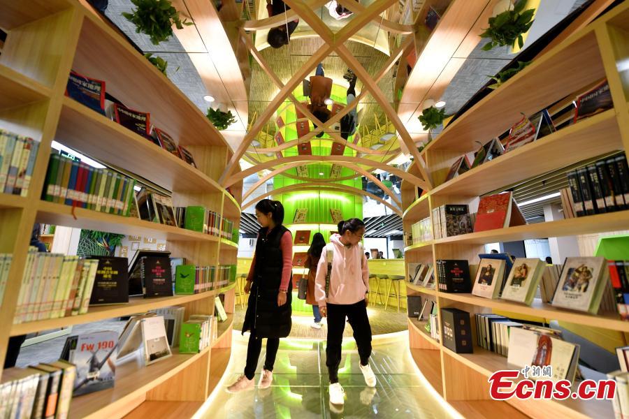 The 24-hour study room in Qishan campus of Fujian Normal University in Fuzhou City, East China\'s Fujian Province, Feb. 27, 2019. The room that never closes includes sleeping cabins and a space management system. (Photo: China News Service/Lyu Ming)