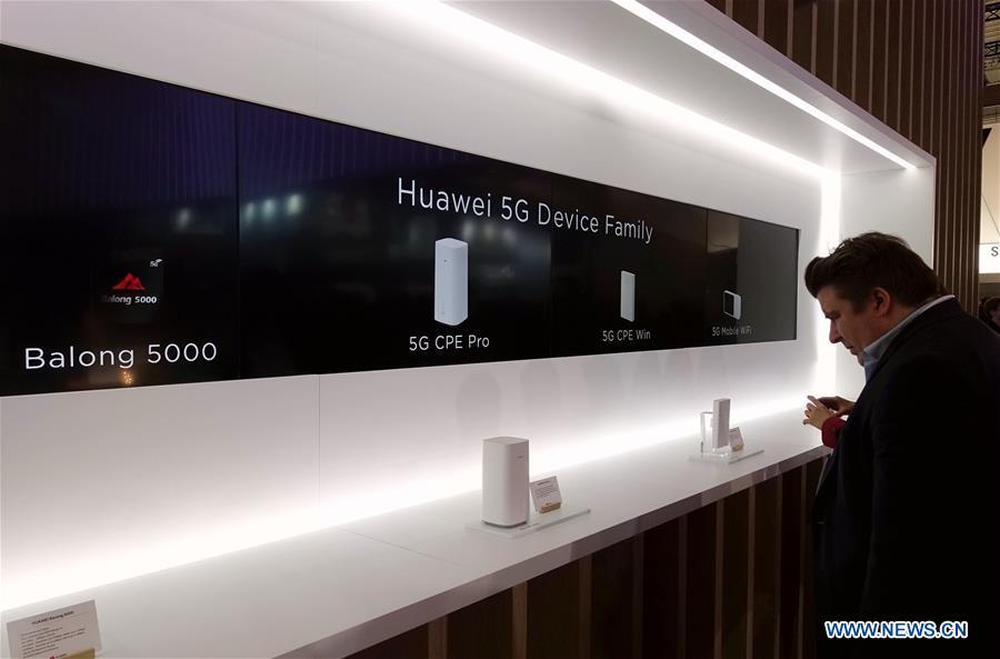 China\'s Huawei presents 5G devices at Mobile World Congress (MWC 2019) in Barcelona, Spain, Feb. 26, 2019. The four-day MWC 2019 opened its door on Monday, which presents the newest 5G products of the high-tech giants from all around the world. (Xinhua/Guo Qiuda)