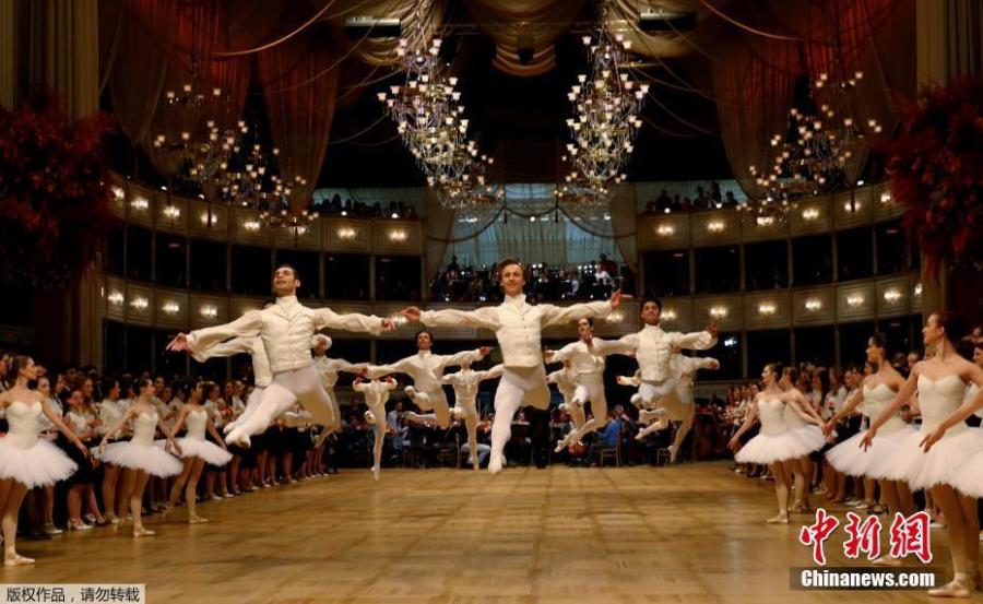 Dancers of the State Opera Ballet perform in the ballroom during the dress rehearsal for the traditional Vienna Opera Ball at the Wiener Staatsoper (Vienna State Opera), in Vienna, Austria, Feb. 27 2019. The Vienna Opera Ball takes place on 28 February. (Photo/Agencies)