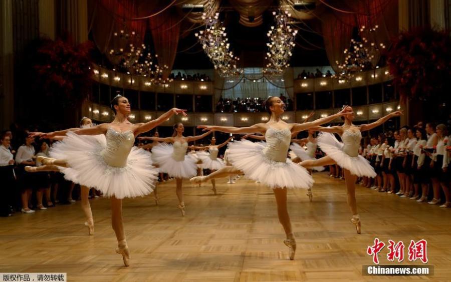 Dancers of the State Opera Ballet perform in the ballroom during the dress rehearsal for the traditional Vienna Opera Ball at the Wiener Staatsoper (Vienna State Opera), in Vienna, Austria, Feb. 27 2019. The Vienna Opera Ball takes place on 28 February. (Photo/Agencies)