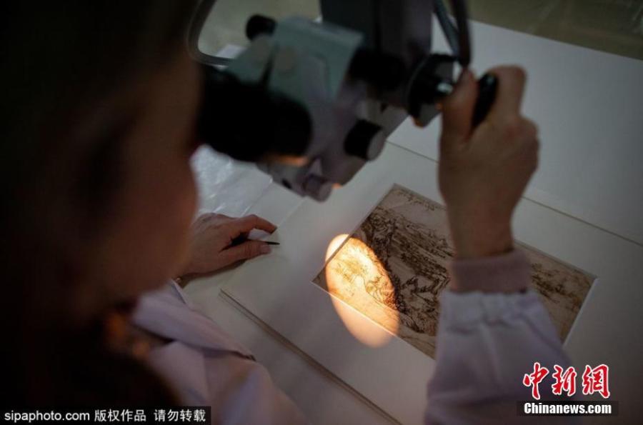 The landscape drawing for Santa Maria della Neve, attributed to Leonardo da Vinci on Aug. 5, 1473, is under scientific analyses in Florence, Italy. Aided by sophisticated, non-invasive instruments, such as infrared light, the experts on Thursday scrutinized the front of the drawing. The first-ever scientific study of a Leonardo drawing done in his youth shows the artist added details to earlier sketch. (Photo/Agencies)
