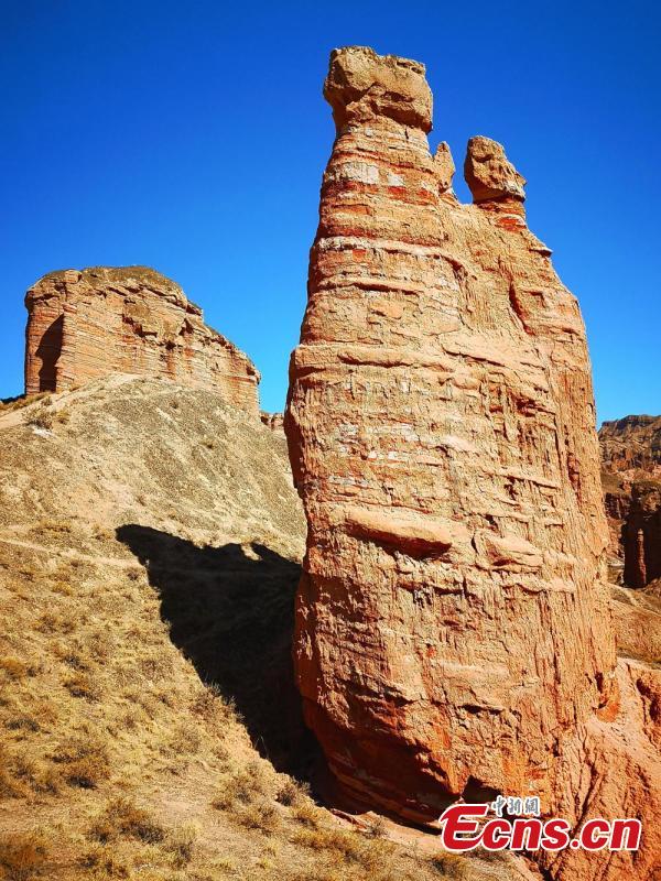 The Binggou Danxia landform in Sunan Yugur Autonomous County, Northwest China\'s Gansu Province. The Danxia landform is a unique type of geomorphology formed from red-colored sandstone and characterized by steep cliffs. The Danxia landform in the Binggou (glacial gully) scenic area is particularly known for its magnificence and strange shapes. (Photo: China News Service/Wu Xuezhen)