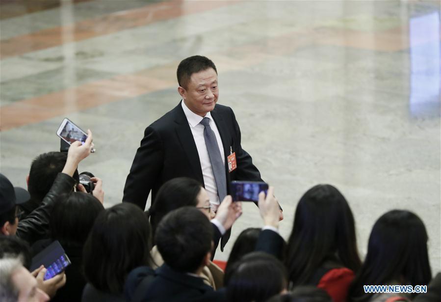 Sun Shaocheng, minister of veterans affairs, walks to receive an interview after the opening meeting of the second session of the 13th National Committee of the Chinese People\'s Political Consultative Conference (CPPCC) at the Great Hall of the People in Beijing, capital of China, March 3, 2019. (Xinhua/Shen Bohan)