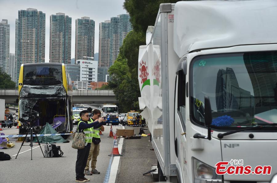 Photo taken on March 4, 2019 shows a bus rear-ended a lorry that stopped on the West Kowloon Highway in Hong Kong, leaving two dead. (Photo: China News Service/Sheung Man Mak)