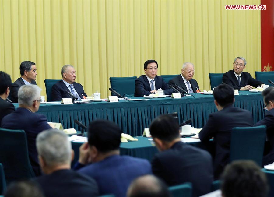 Chinese Vice Premier Han Zheng, also a member of the Standing Committee of the Political Bureau of the Communist Party of China (CPC) Central Committee, joins a panel discussion with political advisors from Hong Kong and Macao special administrative regions at the second session of the 13th National Committee of the Chinese People\'s Political Consultative Conference (CPPCC) in Beijing, capital of China, March 4, 2019. (Xinhua/Liu Weibing)