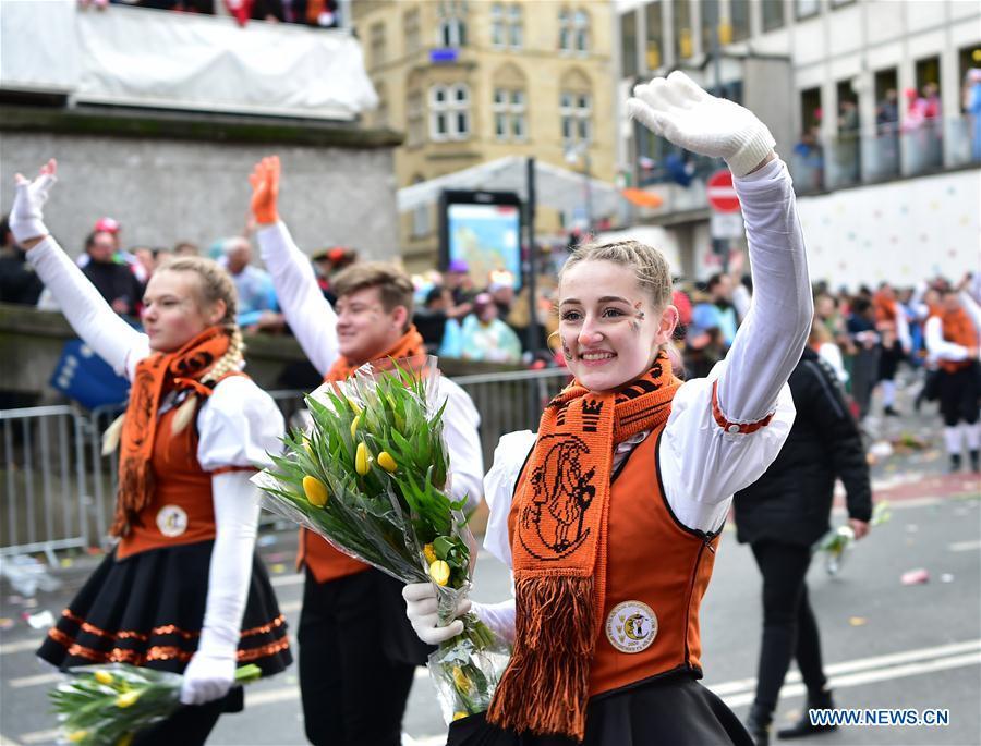 Revelers take part in the Rose Monday carnival parade in Cologne, Germany, on March 4, 2019. The Rose Monday parade marks the high point of Cologne\'s annual carnival. (Xinhua/Lu Yang)