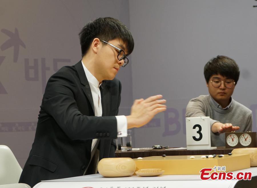 South Korean Go player Lee Se-dol and Chinese Go master Ke Jie face off for the Bloodland Cup at The Plaza Hotel in Seoul, South Korea, March 5, 2019. The one-match event was held on the occasion of the centennial anniversary of the March 1 Independence Movement in 1919. Ke won the match. (Photo: China News Service/Zheng Ding)