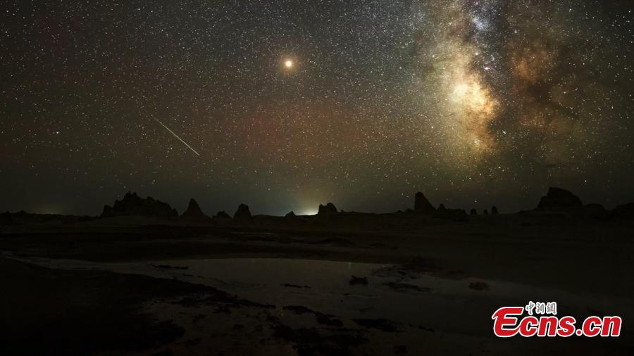 The stars in the sky observed at the Mars Camp in Lenghu Town, Northwest China\'s Qinghai Province, March 5, 2019. The camp is named for its unique Yadan landforms, or dry areas with wind erosion landscape. (Photo: China News Service/Ye Ziyi)