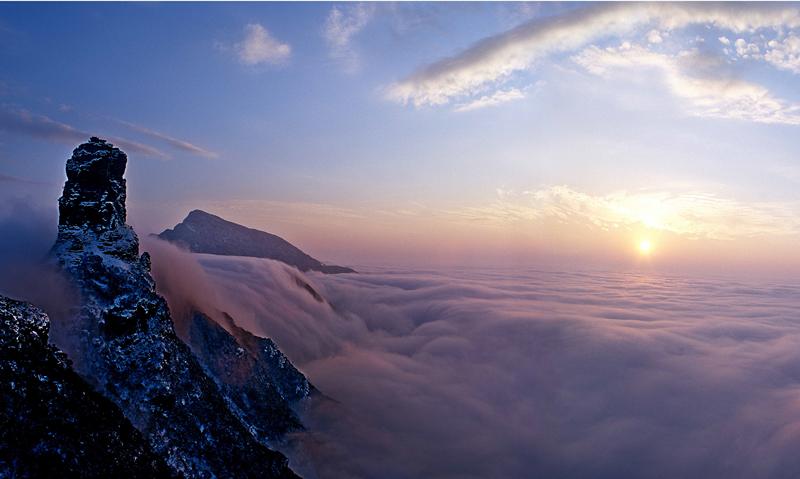 Fanjing Mountain is situated in Tongren city, Southwest China\'s Guizhou Province. (Photo provided to chinadaily.com.cn)

Fanjing Mountain in Southwest China\'s Guizhou province has been included as one of the 28 destinations and experiences for the year of 2019 by National Geographic Traveler magazine.

The only Chinese destination to be listed, together with Egypt\'s Cairo, Canada\'s Toronto and Vietnam\'s Hoang Lien Son, the mountain is described as \