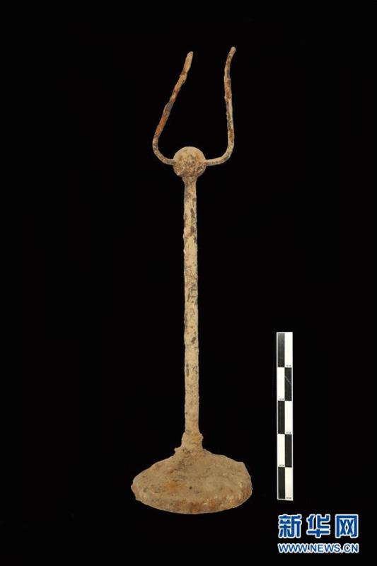 Relics unearthed at the Guanzhuang ruins in Henan Province. Excavation work at the site\'s bronze casting area has revealed bronze-making techniques dating back to the Zhou Dynasty (1046-256BC). (Photo/Xinhua)