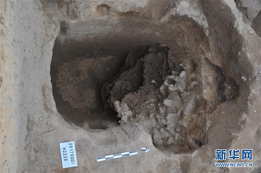 Relics unearthed at the Guanzhuang ruins in Henan Province. Excavation work at the site\'s bronze casting area has revealed bronze-making techniques dating back to the Zhou Dynasty (1046-256BC). (Photo/Xinhua)