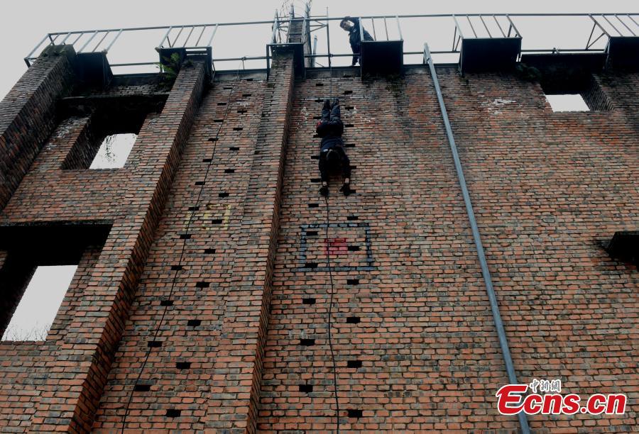 Members of a female special police taskforce of the Chongqing Public Security Bureau show their skills, including combat and firearm use, in an open day event on March 6, 2019, as part of activities to mark International Women\'s Day on March 8. (Photo: China News Service/Zhou Yi)