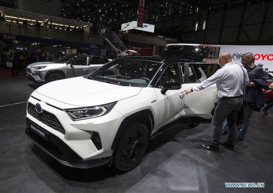 Photo taken on March 6, 2019 shows the new Toyota RAV4 Hybrid at the 89th Geneva International Motor Show in Geneva, Switzerland. Electric cars and hybrid cars are highlights at this year\'s Geneva International Motor Show, which will open to the public from March 7 to 17. (Xinhua/Xu Jinquan)