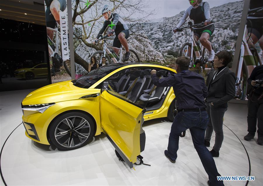 Photo taken on March 6, 2019 shows the Skoda Vision iV concept at the 89th Geneva International Motor Show in Geneva, Switzerland. Electric cars and hybrid cars are highlights at this year\'s Geneva International Motor Show, which will open to the public from March 7 to 17. (Xinhua/Xu Jinquan)