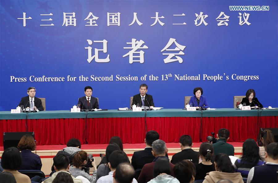 China\'s Minister of Finance Liu Kun (C), and vice ministers Cheng Lihua (2nd R) and Liu Wei (2nd L) attend a press conference on the country\'s fiscal and tax reforms and fiscal work for the second session of the 13th National People\'s Congress in Beijing, capital of China, March 7, 2019. (Xinhua/Shen Bohan)