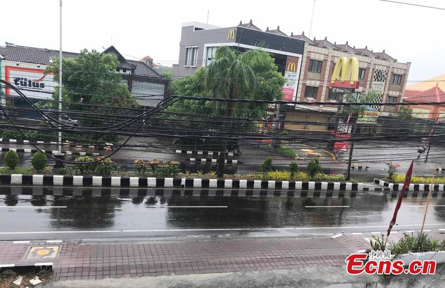 A view of the quiet street on the holy day of Nyepi, which is a day of silence for self-reflection to celebrate the Balinese Hindu new year, in Jakarta, Indonesia, March 7, 2019.  (Photo: China News Service/Lai Hongyuan