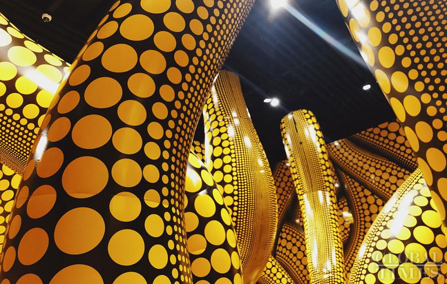 The artwork the hope of wavy dots will hang over the universe at the exhibit of Japanese artist Yayoi Kusama.  (Photos: Chen Xia/GT)