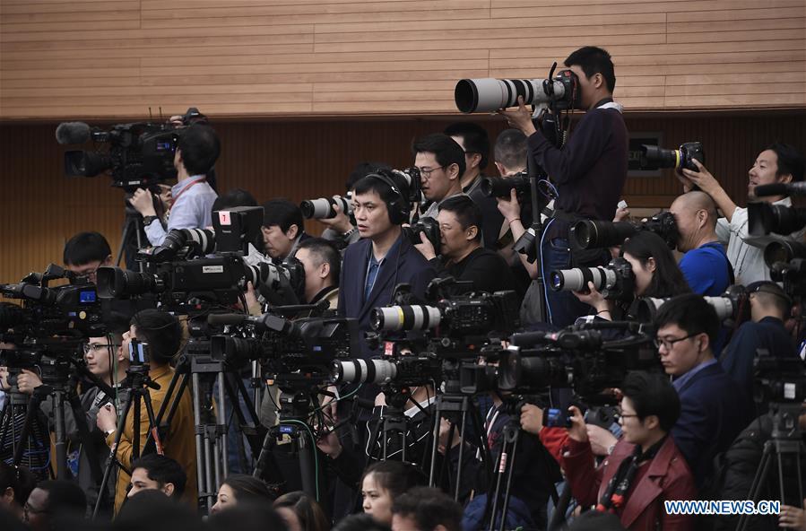 Journalists work at a press conference on China\'s domestic market and all-round opening-up for the second session of the 13th National People\'s Congress (NPC) in Beijing, capital of China, March 9, 2019. (Xinhua/Wang Peng)