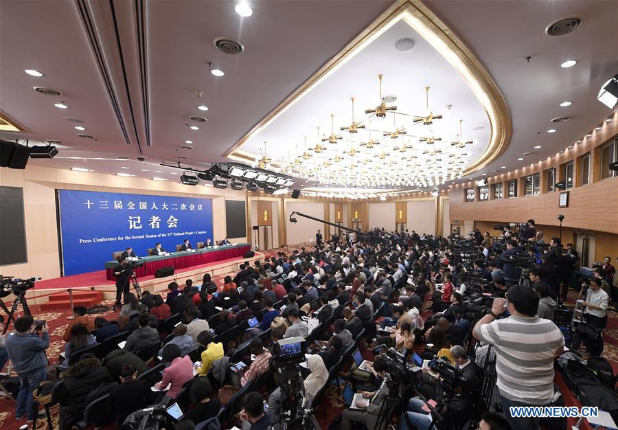 China\'s Minister of Commerce Zhong Shan, Vice Minister of Commerce and Deputy China International Trade Representative Wang Shouwen and Vice Minister of Commerce Qian Keming attend a press conference on China\'s domestic market and all-round opening-up for the second session of the 13th National People\'s Congress (NPC) in Beijing, capital of China, March 9, 2019. (Xinhua/Wang Peng)