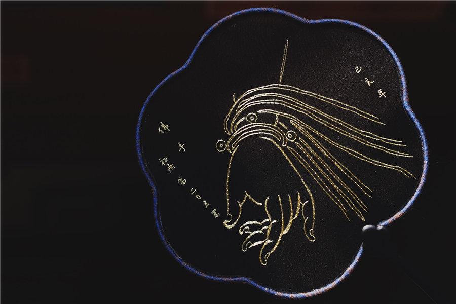 One of Liu\'s embroidered fans. （Photo provided to chinadaily.com.cn）