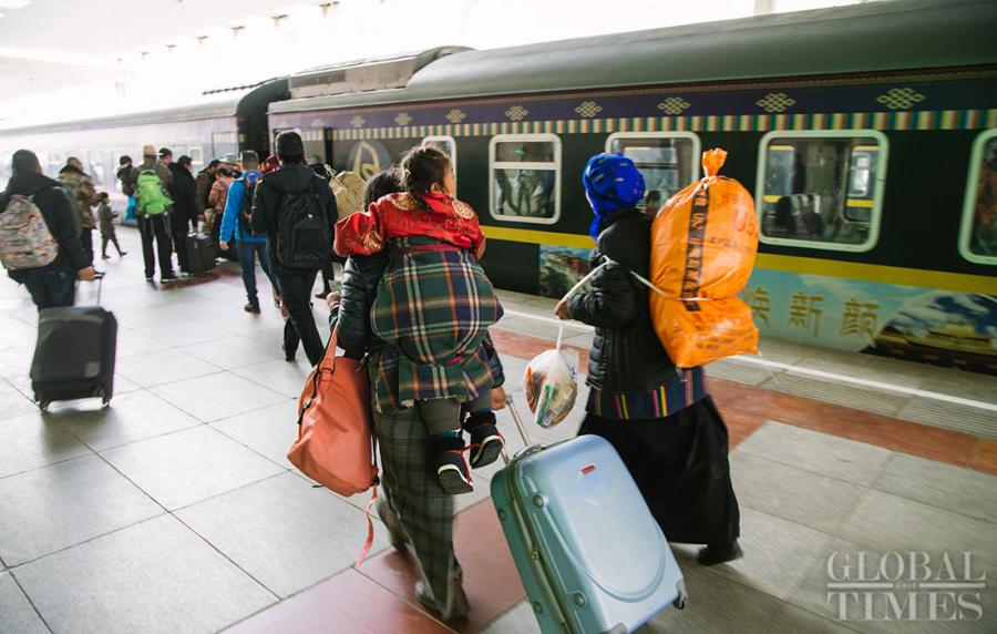 Ever since it first started running, the train from Lhasa to Xigaze has extended the \