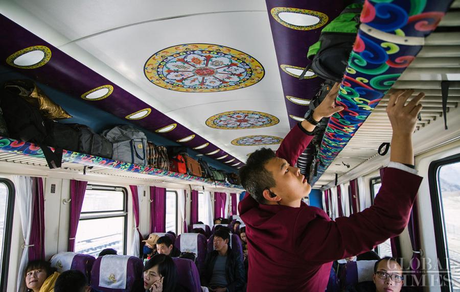 Ever since it first started running, the train from Lhasa to Xigaze has extended the \