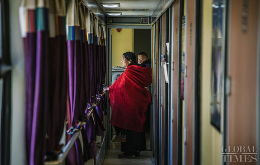 Ever since it first started running, the train from Lhasa to Xigaze has extended the \