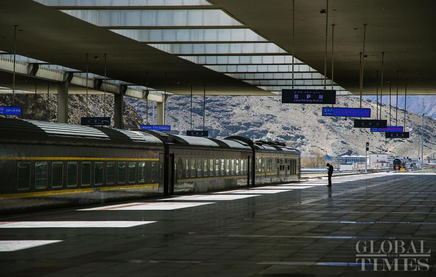 Ever since it first started running, the train from Lhasa to Xigaze has extended the \