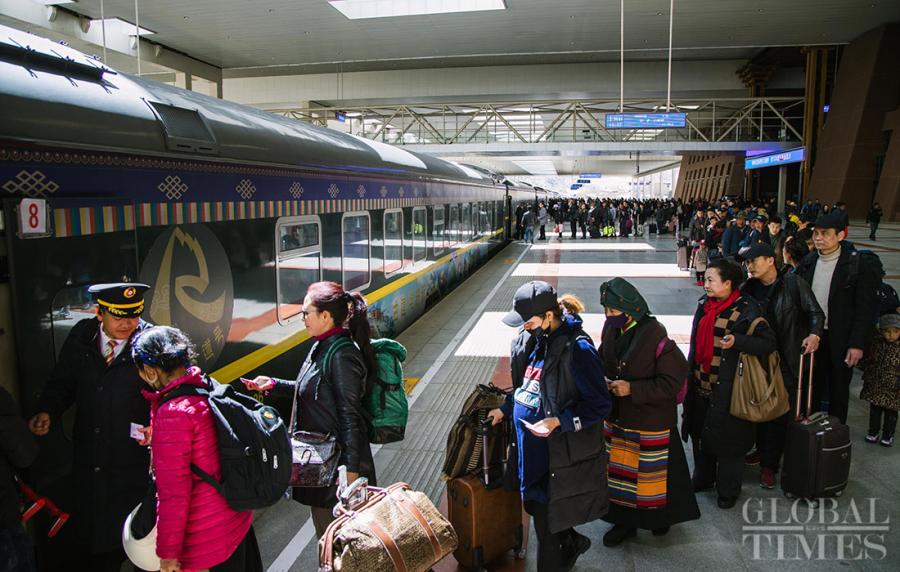 Ever since it first started running, the train from Lhasa to Xigaze has extended the \