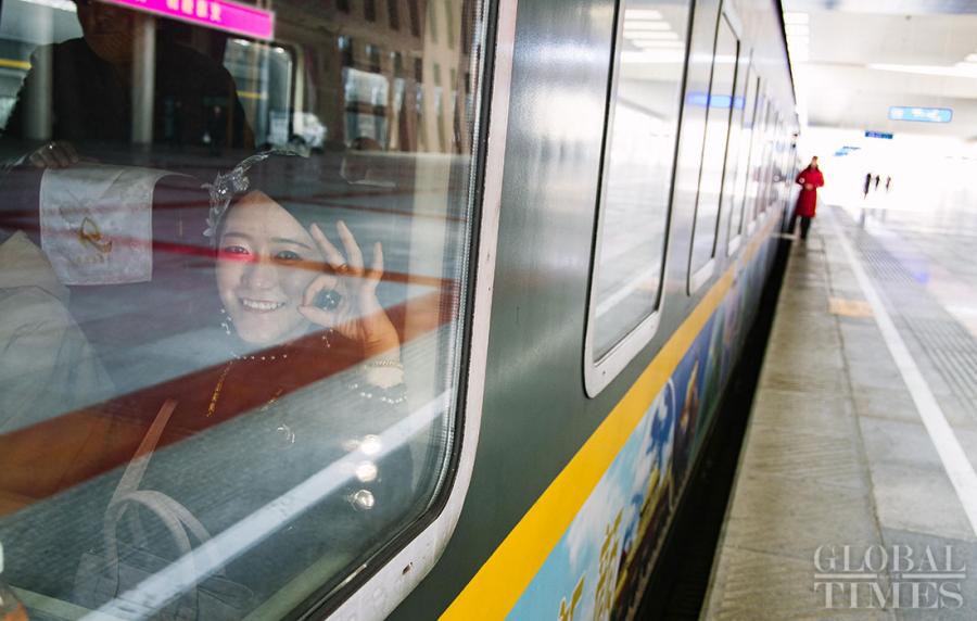 Ever since it first started running, the train from Lhasa to Xigaze has extended the \