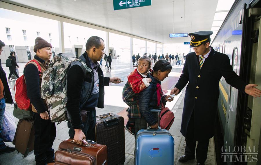Ever since it first started running, the train from Lhasa to Xigaze has extended the \