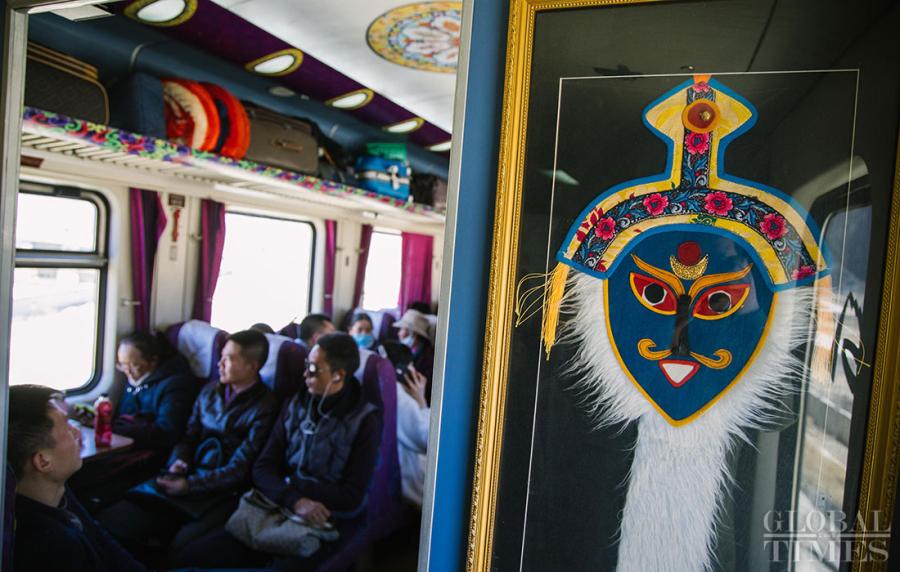 Ever since it first started running, the train from Lhasa to Xigaze has extended the \