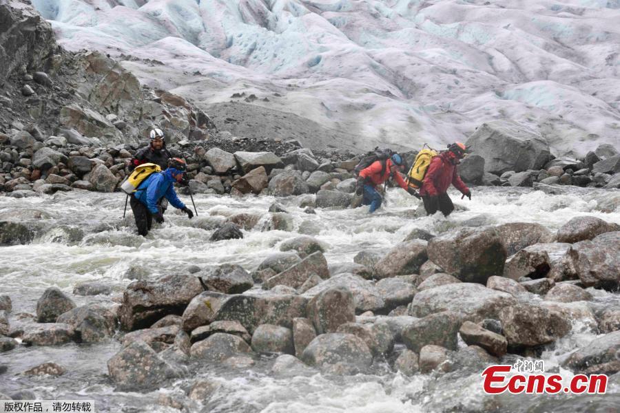 French scientists recently explored Madre de Dios Island in southern Chile, climbing ice and passing through caves. The Chilean government is actively seeking UNESCO\'s recognition of the island as a World Natural Heritage site. (Photo/Agencies)