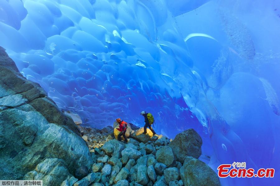 French scientists recently explored Madre de Dios Island in southern Chile, climbing ice and passing through caves. The Chilean government is actively seeking UNESCO\'s recognition of the island as a World Natural Heritage site. (Photo/Agencies)