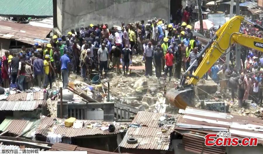Rescue workers search for survivors at the site of a collapsed building containing a school in Nigeria\'s commercial capital Lagos, Nigeria, March 13, 2019. As many as 100 children and many others were feared trapped on Wednesday after the building collapsed. (Photo/Agencies)