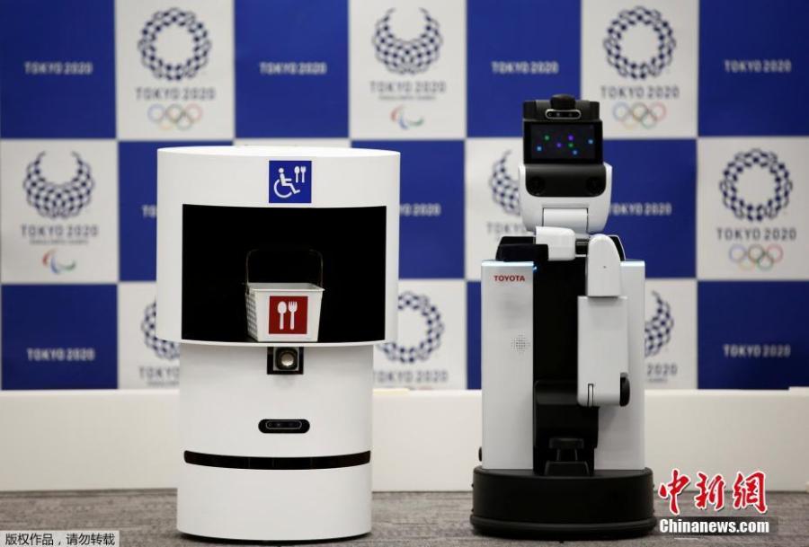 Toyota\'s DSR (Delivery Support Robot) (L) and HSR (Human Support Robot) are pictured at a demonstration of Tokyo 2020 Robot Project for Tokyo 2020 Olympic Games in Tokyo, Japan, March 15, 2019. (Photo/Agencies)