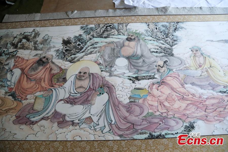 A close-up view of a painting made by Zhang Zhanping in Daixian County, Xinzhou City, North China\'s Shanxi Province, March 18, 2019. The 66-year-old farmer, also a local folk artist specializing in the making and painting of Buddhist sculptures, said he spent eight years creating nine scrolls, each weighing five kilograms and measuring 69 centimetres in width. The total length of the scrolls measured more than 300 meters. He also said he had attempted to apply for a Guinness World Record. (Photo: China News Service/Wang Bintian)