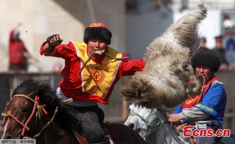 Horsemen take part in a Kok-boru, or goat dragging competition as part of Navruz celebrations, an ancient holiday marking the spring equinox, in Bishkek, Kyrgyzstan, March 18, 2019. (Photo/Agencies)