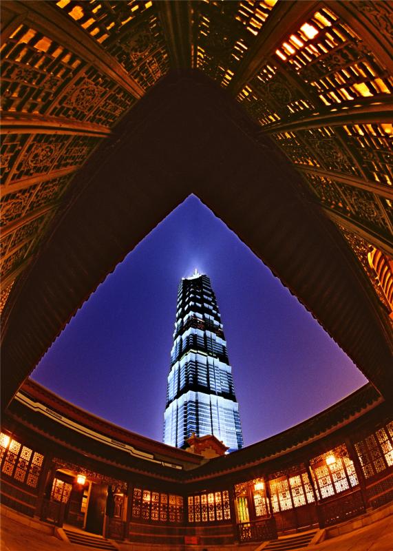Jinmao Tower, an 88-story landmark building in Shanghai\'s Lujiazui area, started operation on March 19, 1999.  (Photo by Zheng Xianzhang/for chinadaily.com.cn)